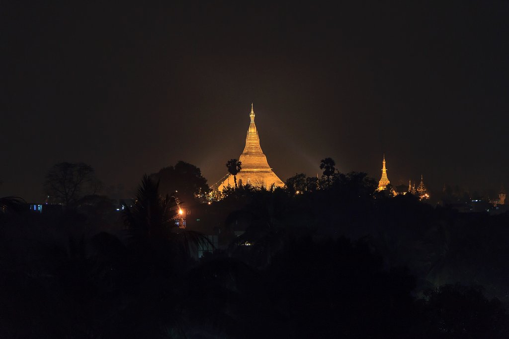 34-Shwedagon Pagoda at night.jpg